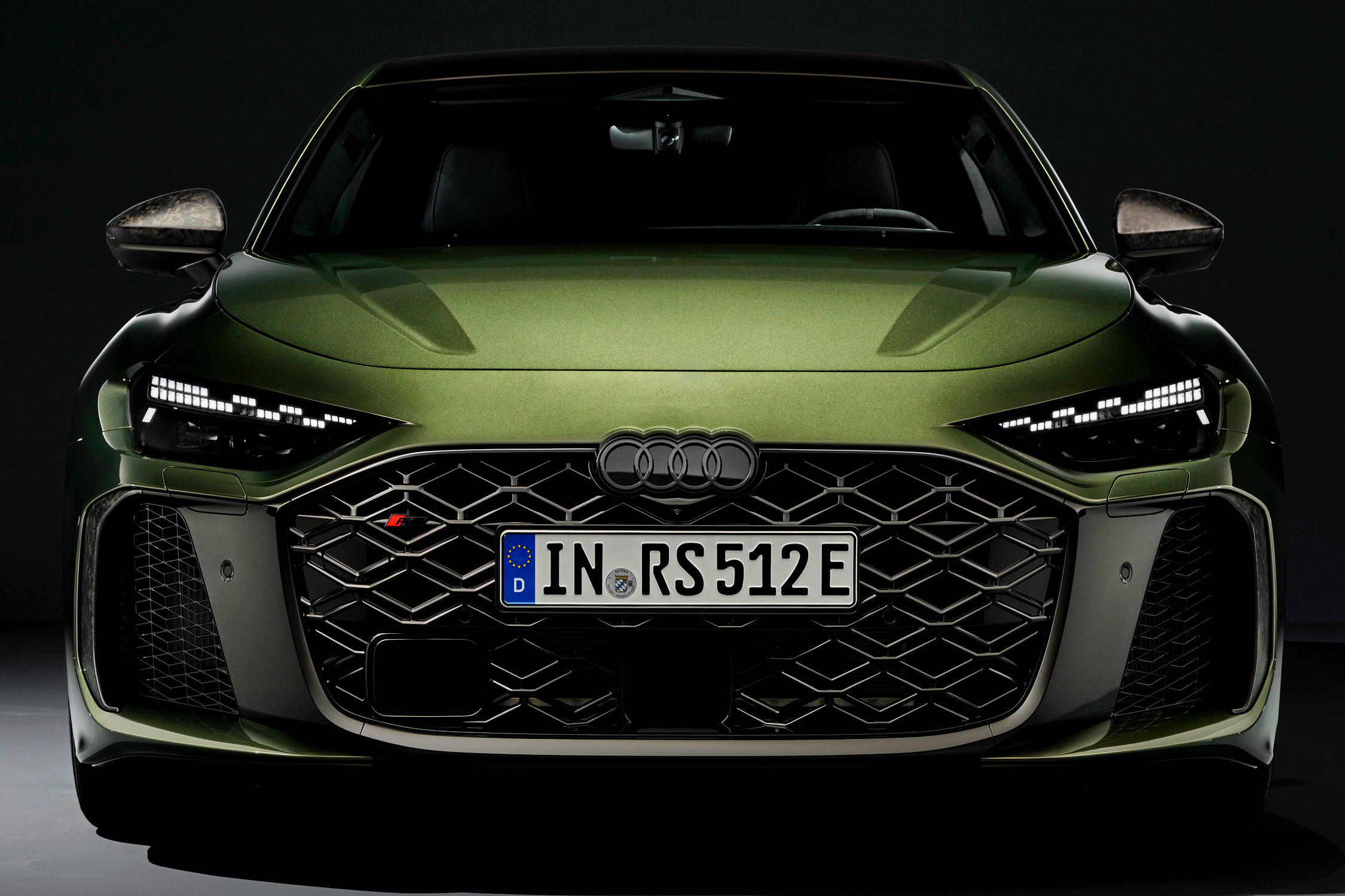 أودي تطلق RS 5 PHEV بقوة 639 حصان وسعر 115,000 دولار 