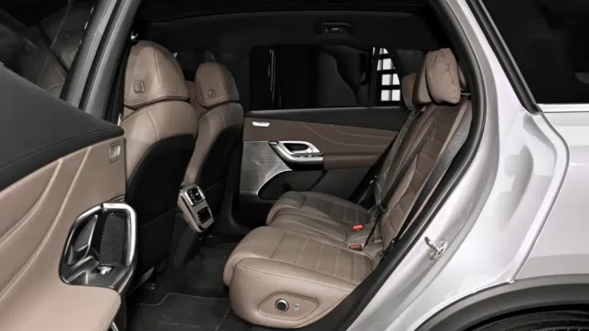 China-only Mercedes-Benz GLC LWB borrows tech from S-Class