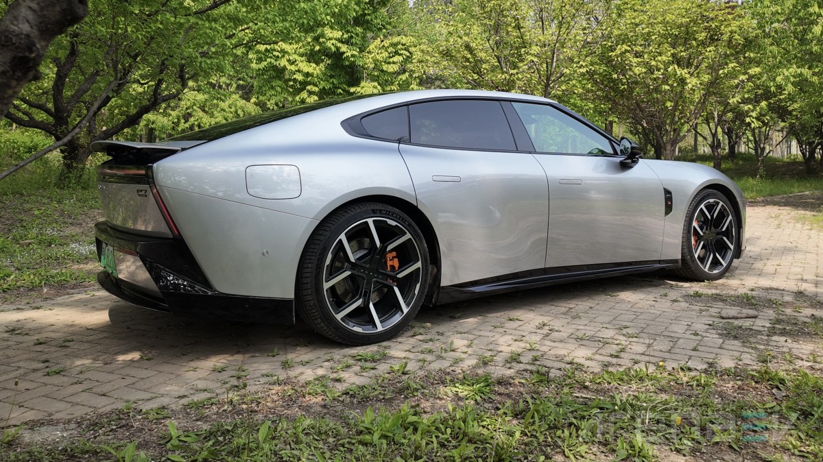 The XPENG P7 is a low-slung speed machine that thinks like a human