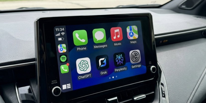 انضمام Grok إلى ChatGPT وPerplexity على نظام CarPlay