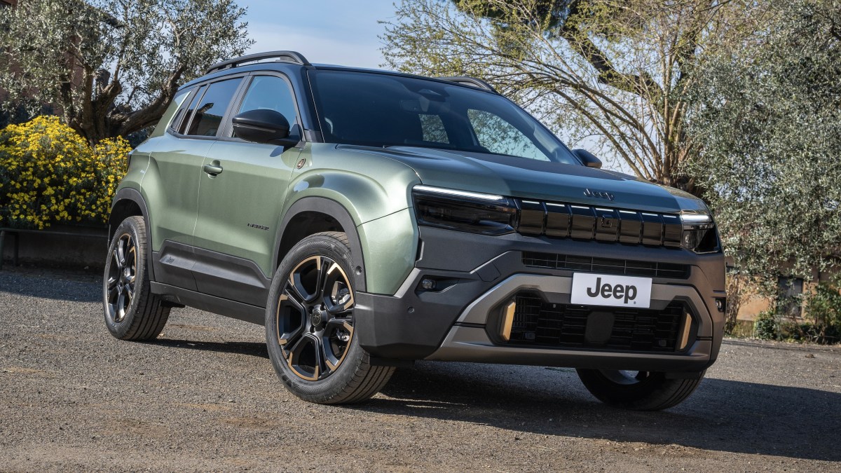 Jeep refreshes the Avenger with a glowing grille and better tech