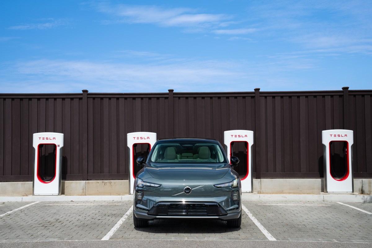 Volvo integrates 20,000 European Tesla Superchargers into native app