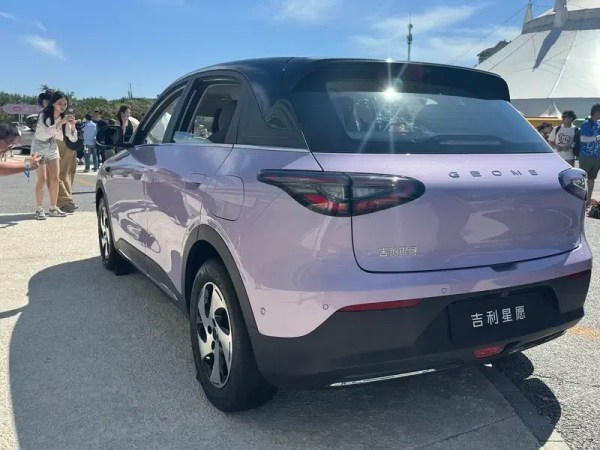 Geely updates China’s top-selling electric hatchback