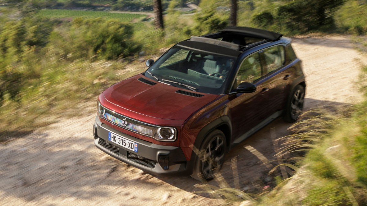 Renault adds a folding fabric roof to the 4 E-Tech electric crossover