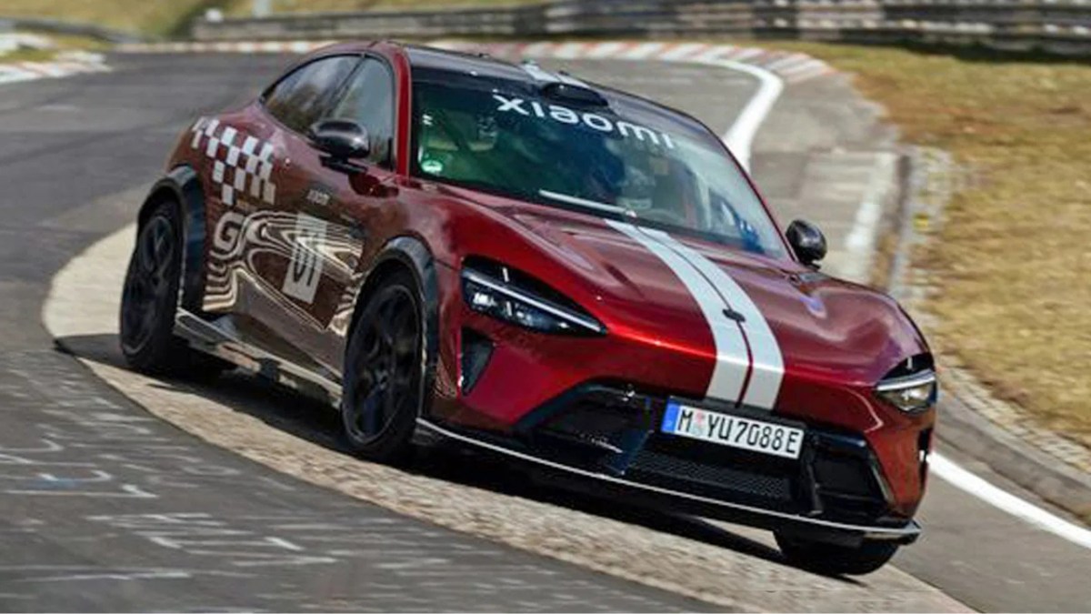 The YU7 GT driven by racing driver